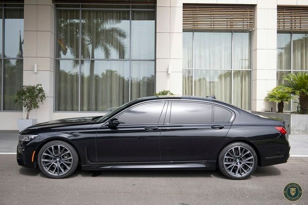 BMW 740i angle 3